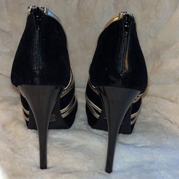 CHARLOTTE RUSSE black and gold heels Size 9! NEW IN BOX! - Picture 3 of 7